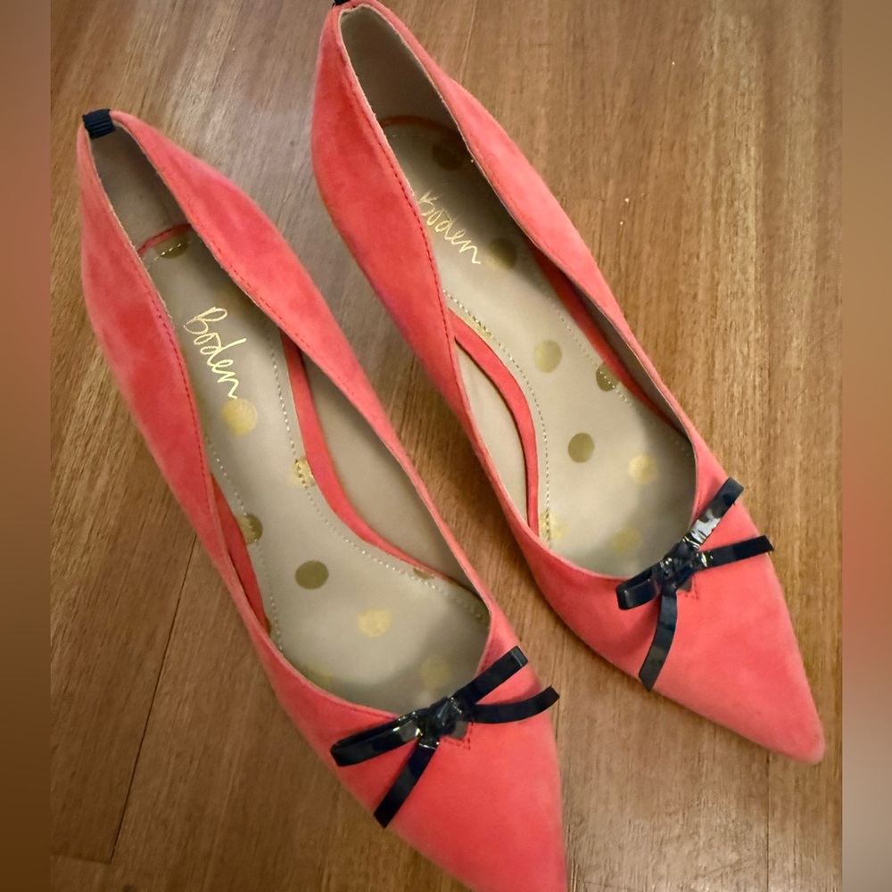 Boden pink/coral women’s Suede heels with black Bow EU size 40.5, US 9